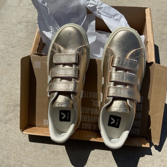 Veja Metallic Gold Sneakers - Picture 2 of 5